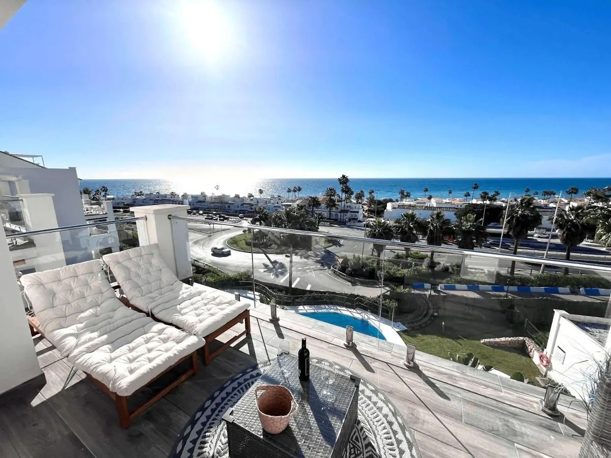 New Beachside Apartment With Sea Views Manilva
