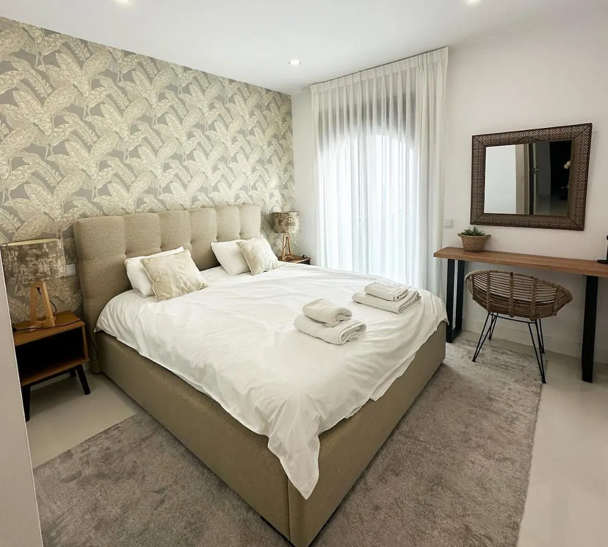 New Beachside Apartment With Sea Views Manilva