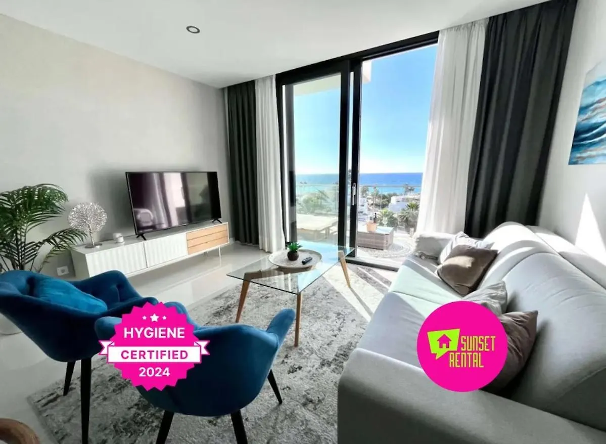 New Beachside Apartment With Sea Views Manilva