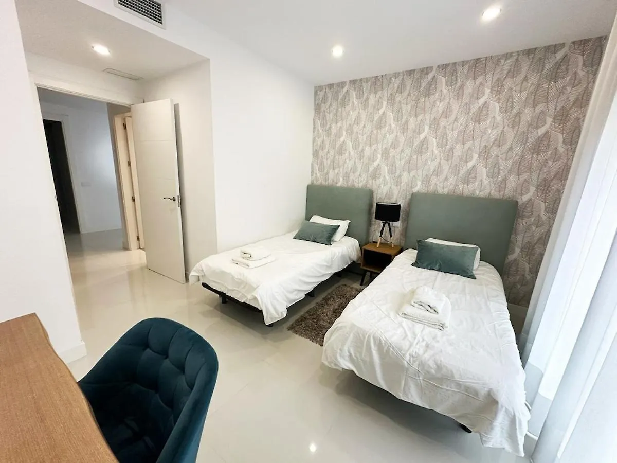 New Beachside Apartment With Sea Views Manilva 0*,